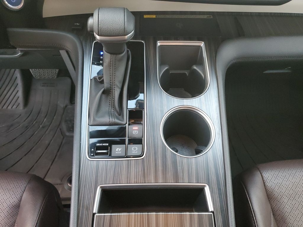 Used Car 2023 Toyota Sienna  Platinum For Sale Under $60,000 In Austin, Texas