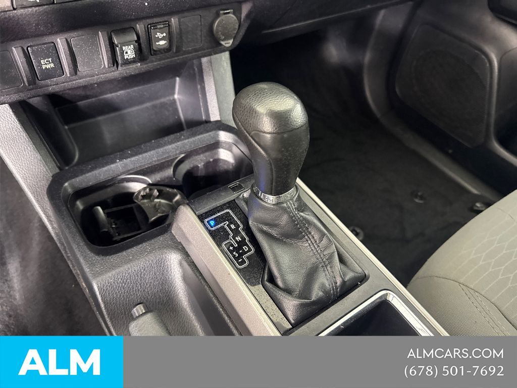 Used 2019 White Toyota SR5 image 33