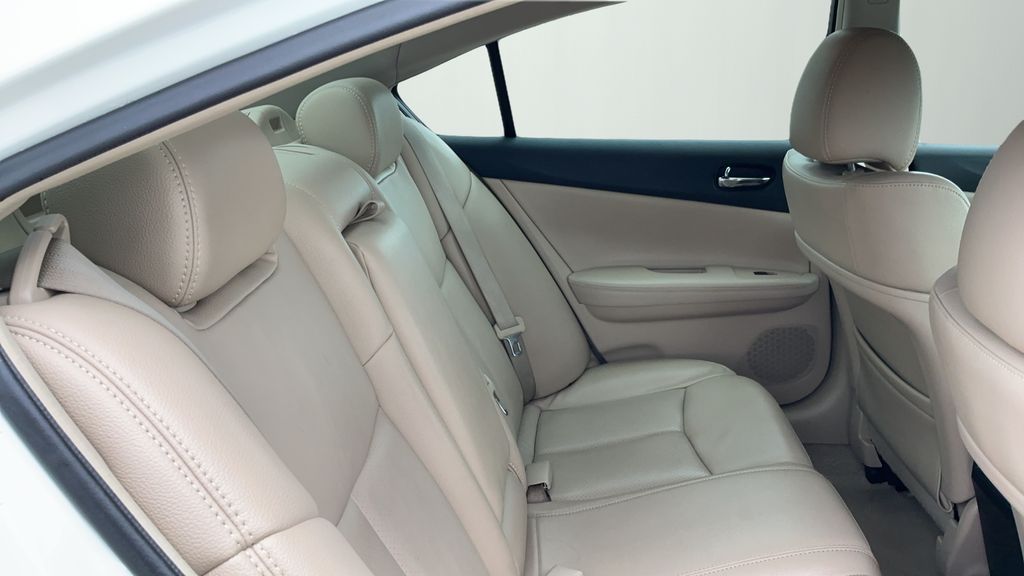 2013 Nissan Maxima 3.5 SV White at Ultimate Motorsports