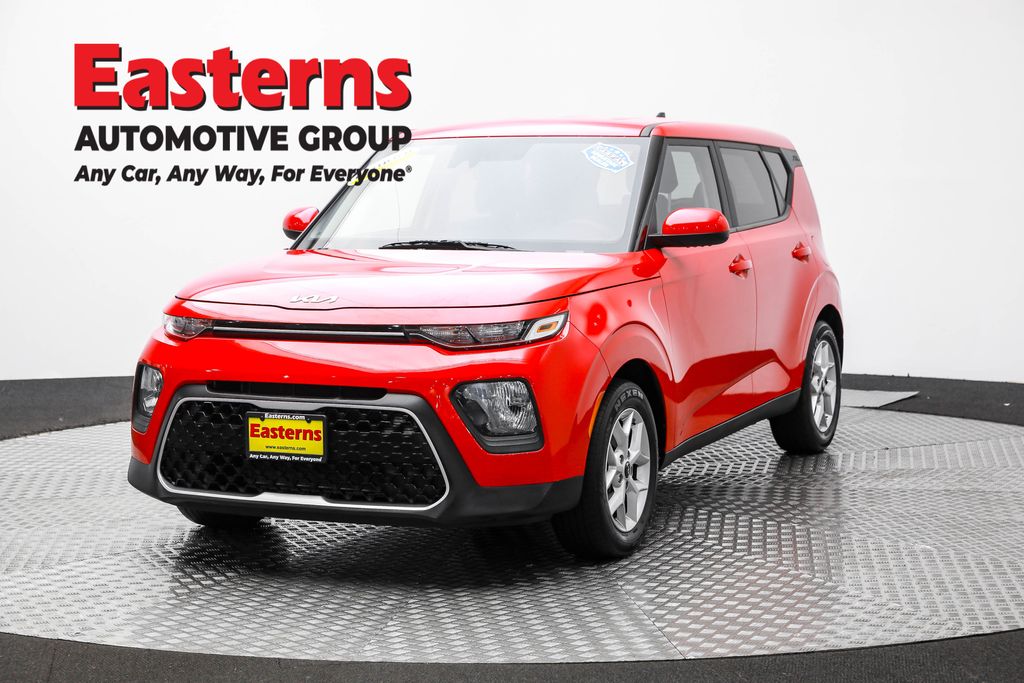 2022 Kia Soul LX's photo