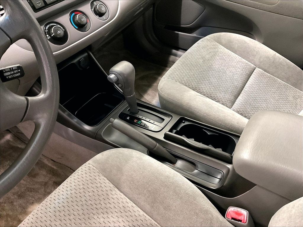 2004 Toyota Camry — photo 19
