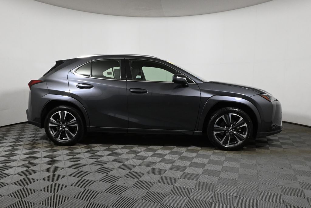 Thumbnail: 2024 Lexus UX - 8