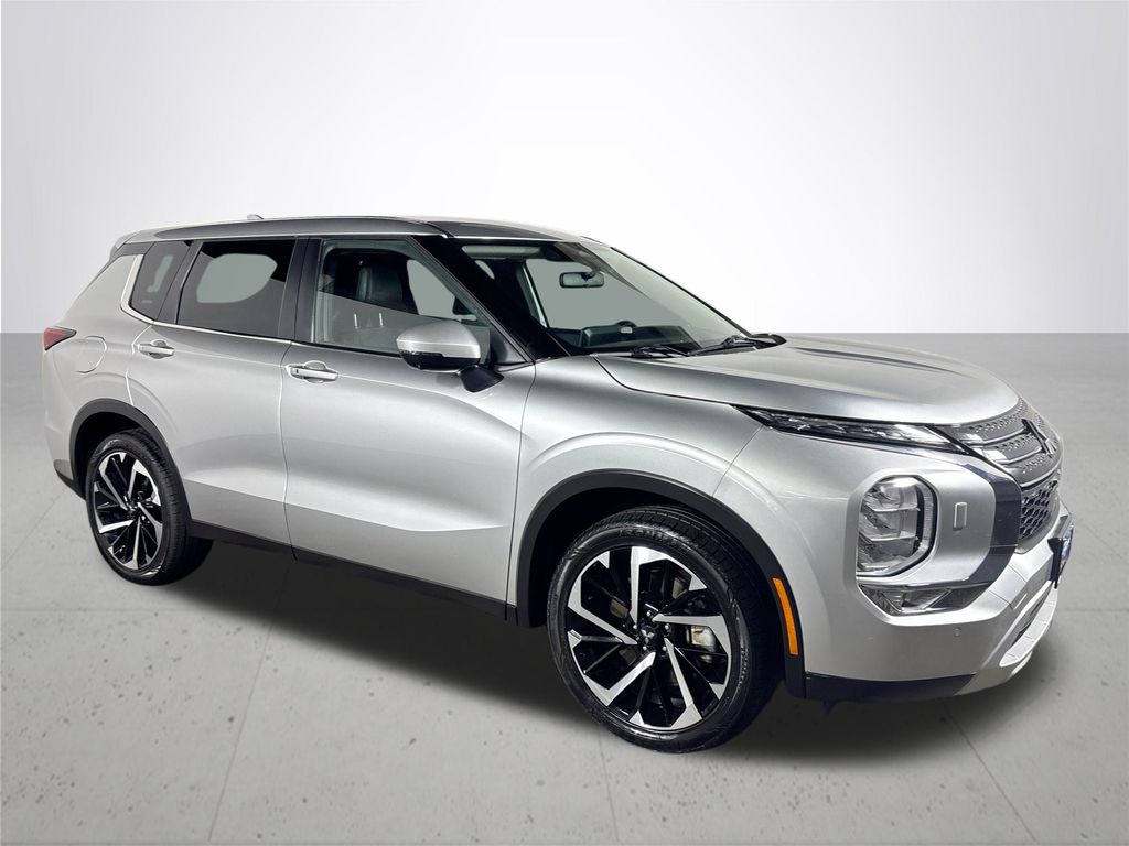 2023 Mitsubishi Outlander SE