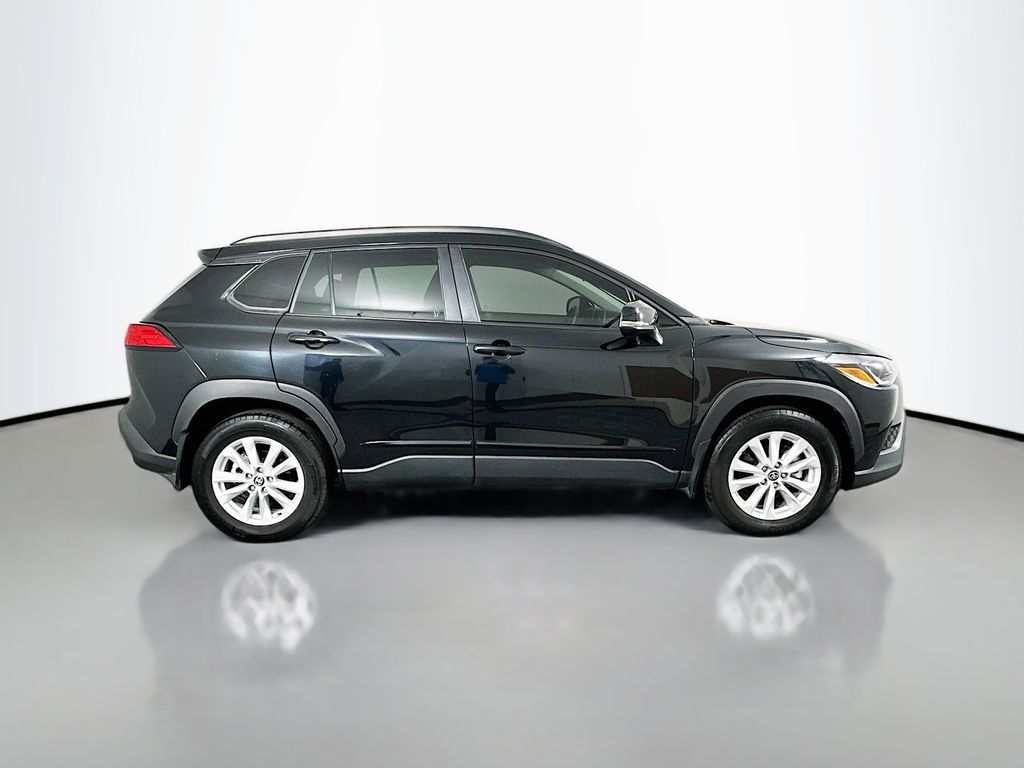 2023 Toyota Corolla Cross LE 4