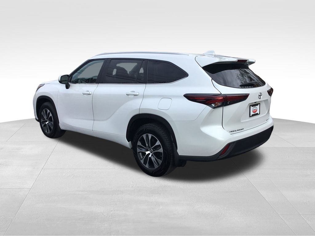 Thumbnail: 2024 Toyota Highlander - 3