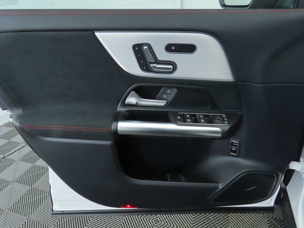 Thumbnail: 2025 Mercedes-Benz GLA - 24