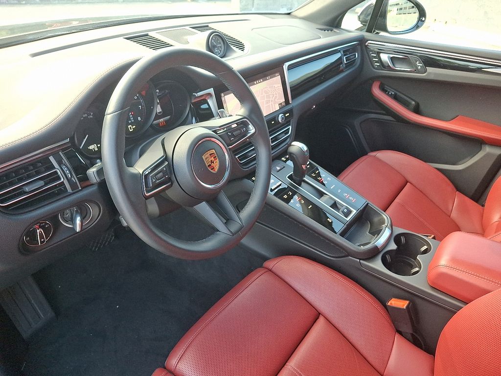 Thumbnail: 2025 Porsche Macan - 4