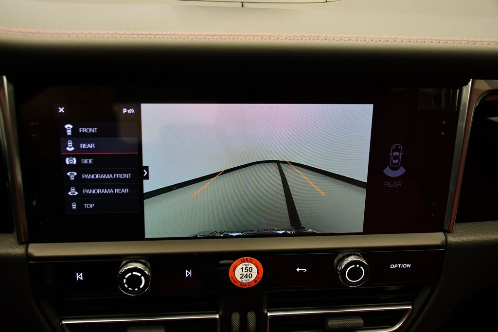 Thumbnail: 2026 Porsche Macan - 31