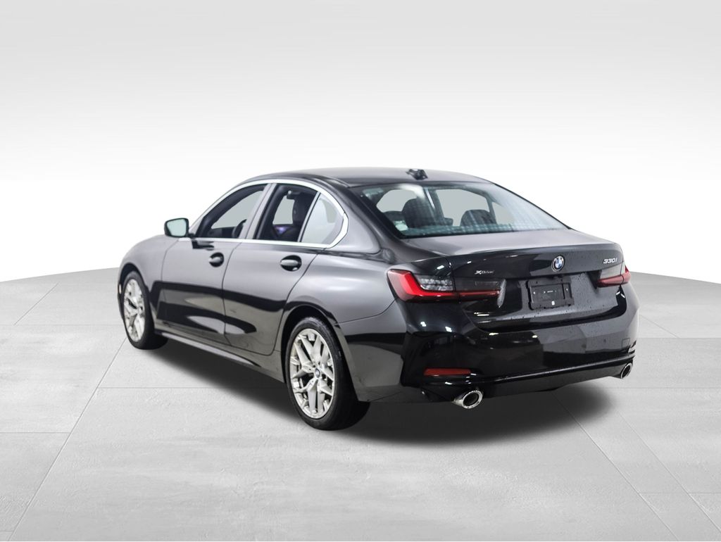 Thumbnail: 2025 BMW 3 Series - 3