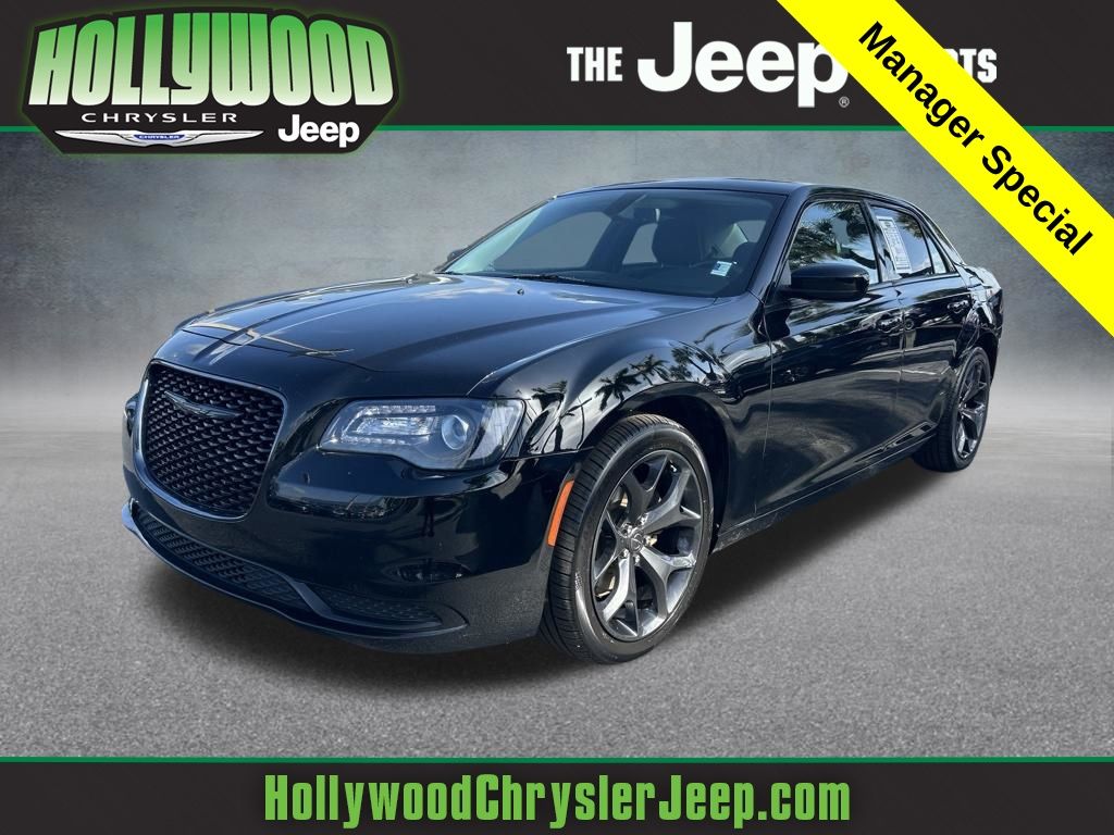 Gloss Black 2021 Chrysler 300 Sedan Rear-Wheel Drive 8-Speed Automatic