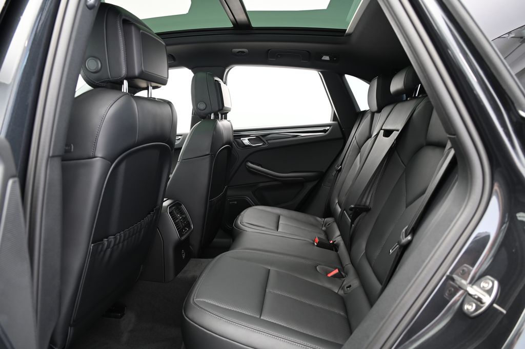 Thumbnail: 2024 Porsche Macan - 27
