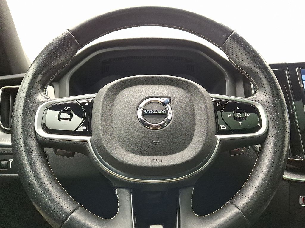 Thumbnail: 2018 Volvo XC60 - 20