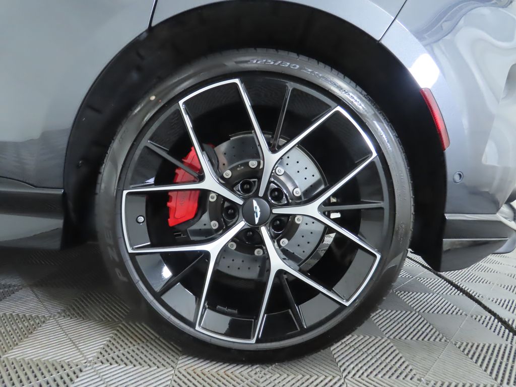 Thumbnail: 2026 Aston Martin DBX - 32