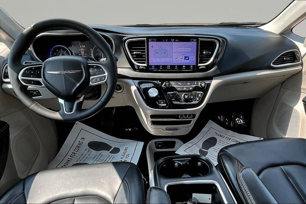 Used 2023 Chrysler Pacifica Van