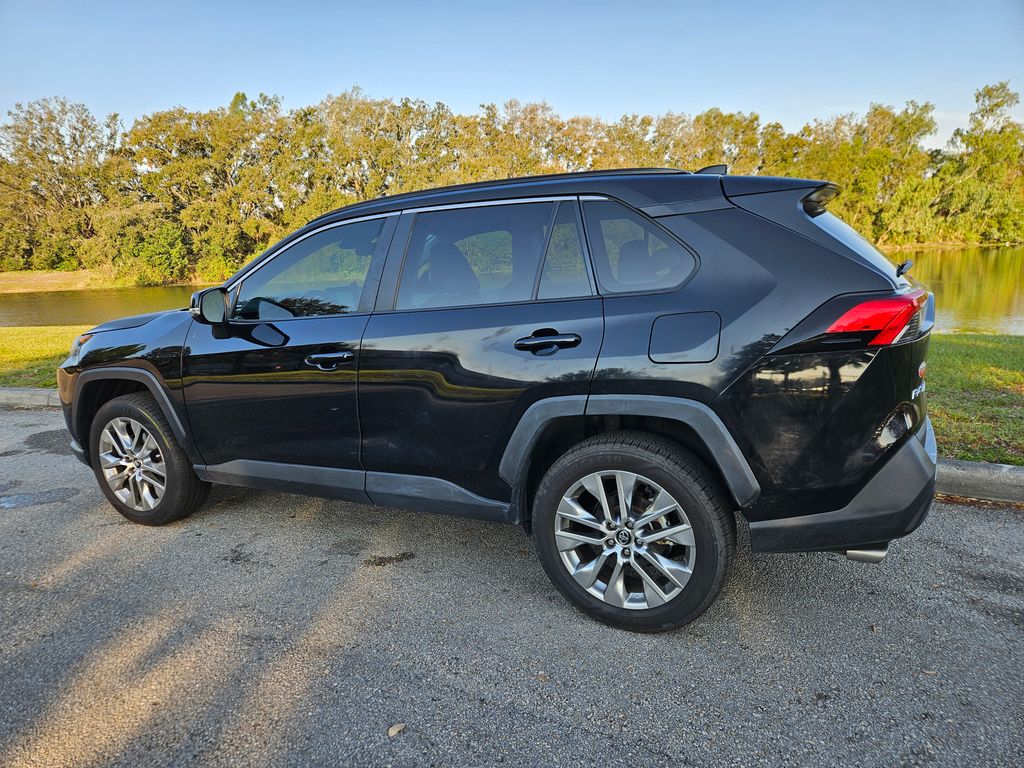 2021 Toyota RAV4 XLE Premium 3