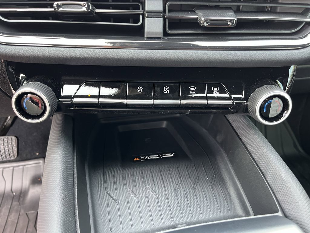 new 2025 Chevrolet Equinox EV car, priced at $42,195