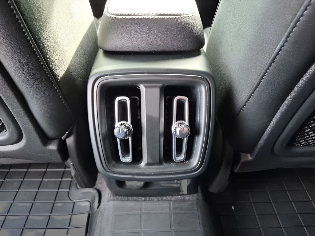 Used Car 2022 Volvo Xc40  R-design For Sale Under $20,000 In Austin, Texas