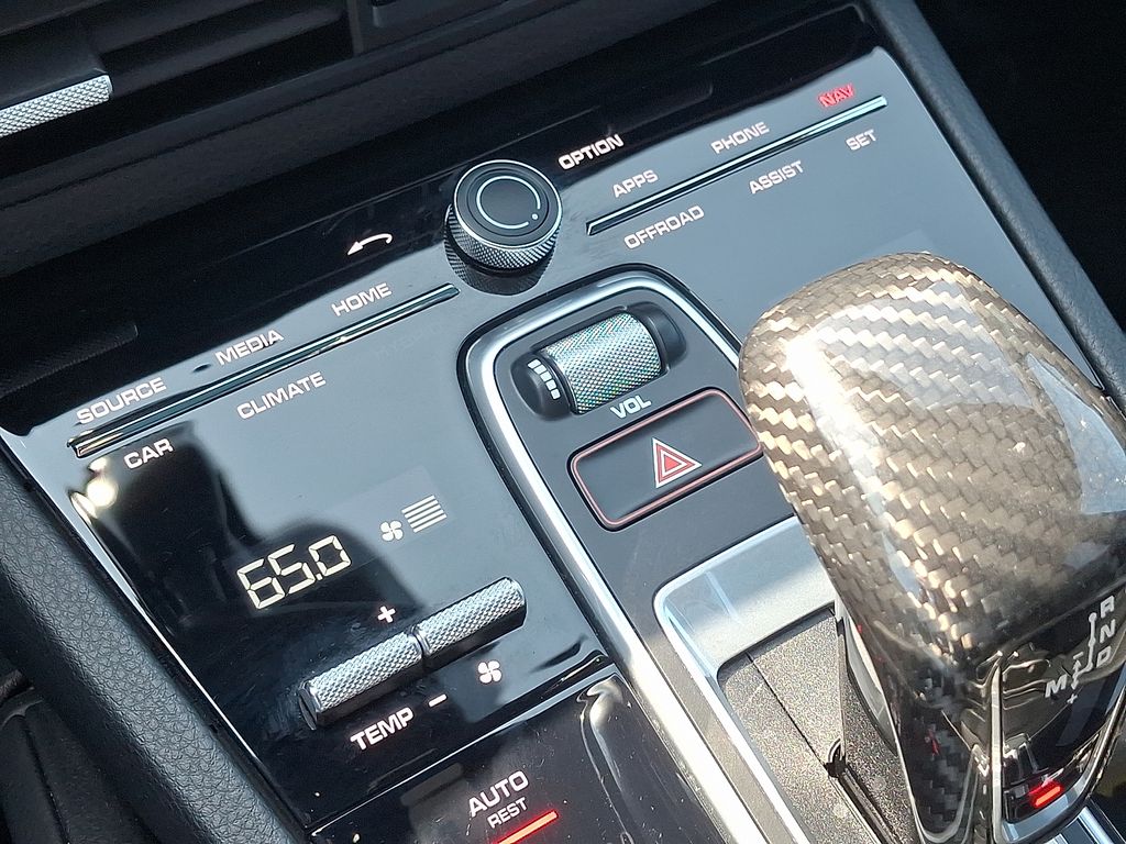 Thumbnail: 2022 Porsche Cayenne - 17