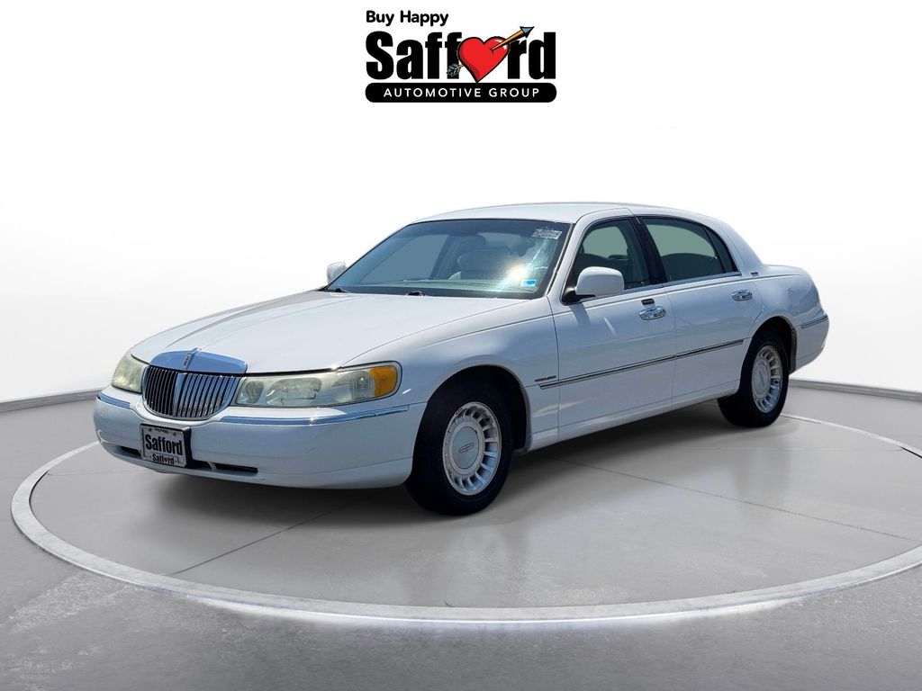 White 2002 Lincoln Town Car Sedan Rear-Wheel Drive 4-Speed Automatic