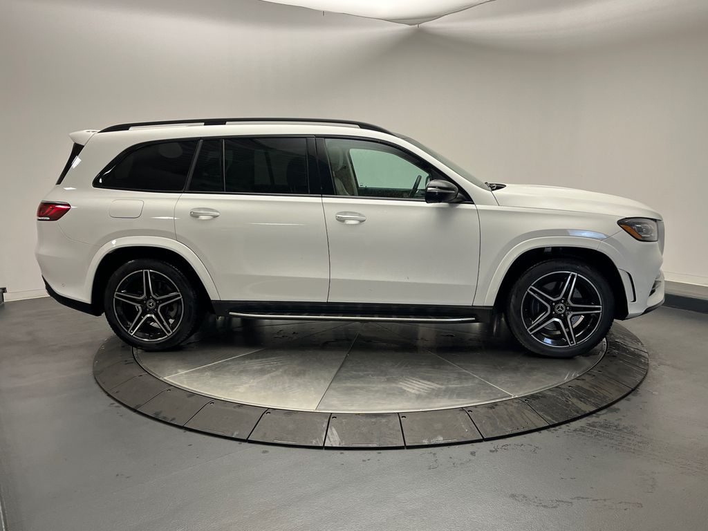 2023 Mercedes-Benz GLS 450 4MATIC 8