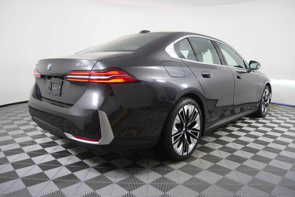 Thumbnail: 2025 BMW 5 Series - 3