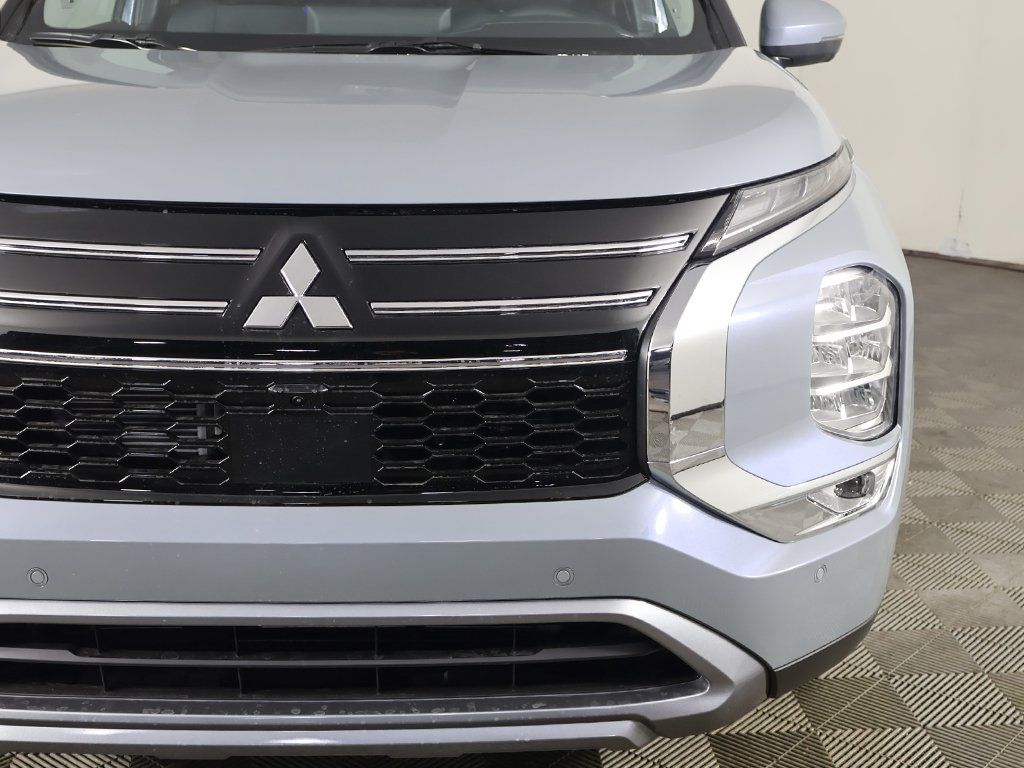 New 2026 Gray Mitsubishi SE image 16