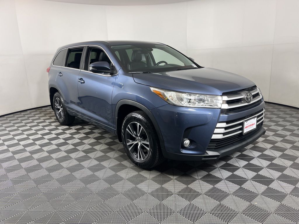 Thumbnail: 2017 Toyota Highlander - 14