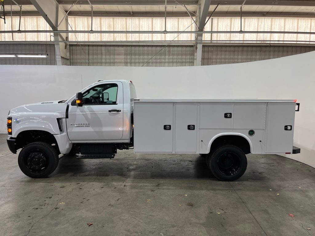 2025 Chevrolet Silverado 5500HD 