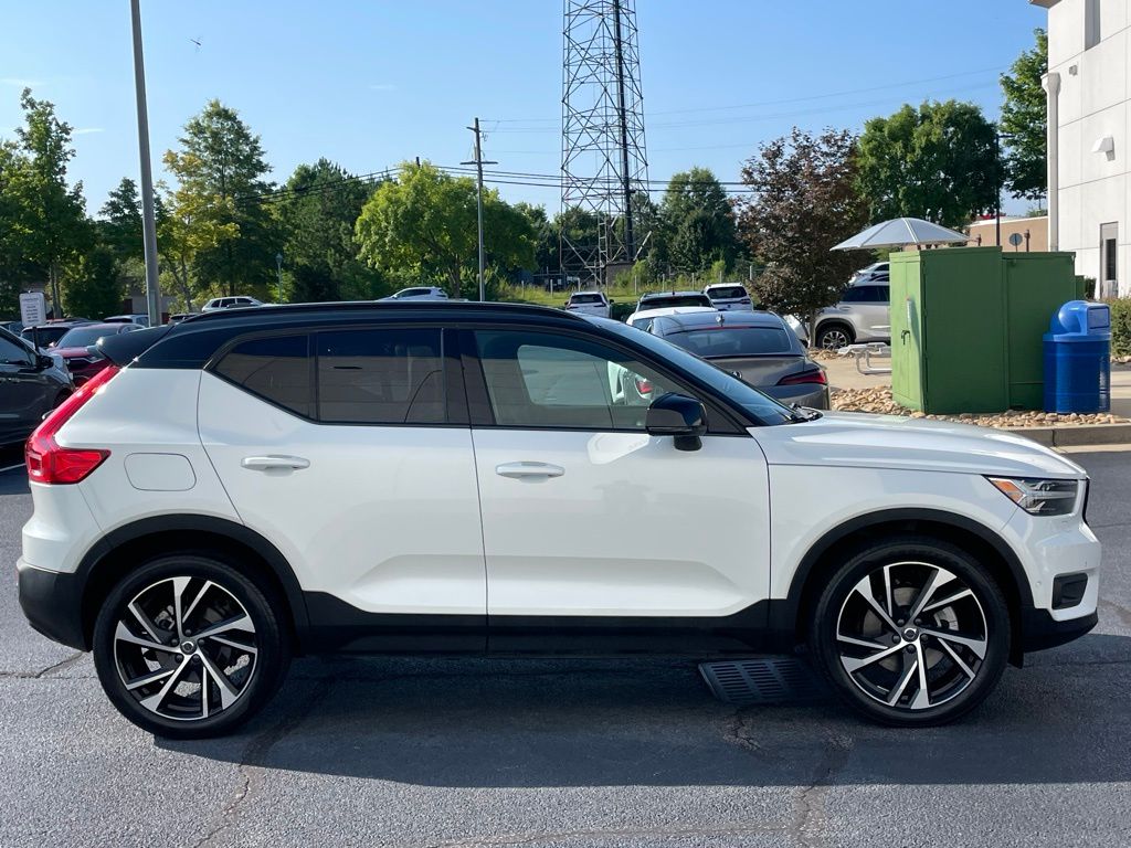 Thumbnail: 2021 Volvo XC40 - 7