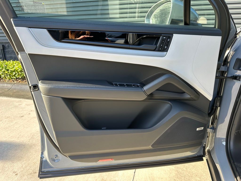 Thumbnail: 2026 Porsche Cayenne - 18