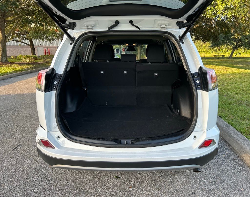 Thumbnail: 2018 Toyota RAV4 - 10