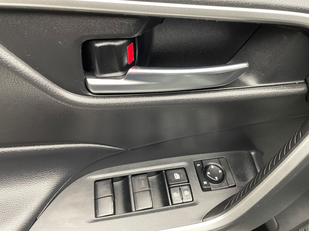 Thumbnail: 2021 Toyota RAV4 - 10