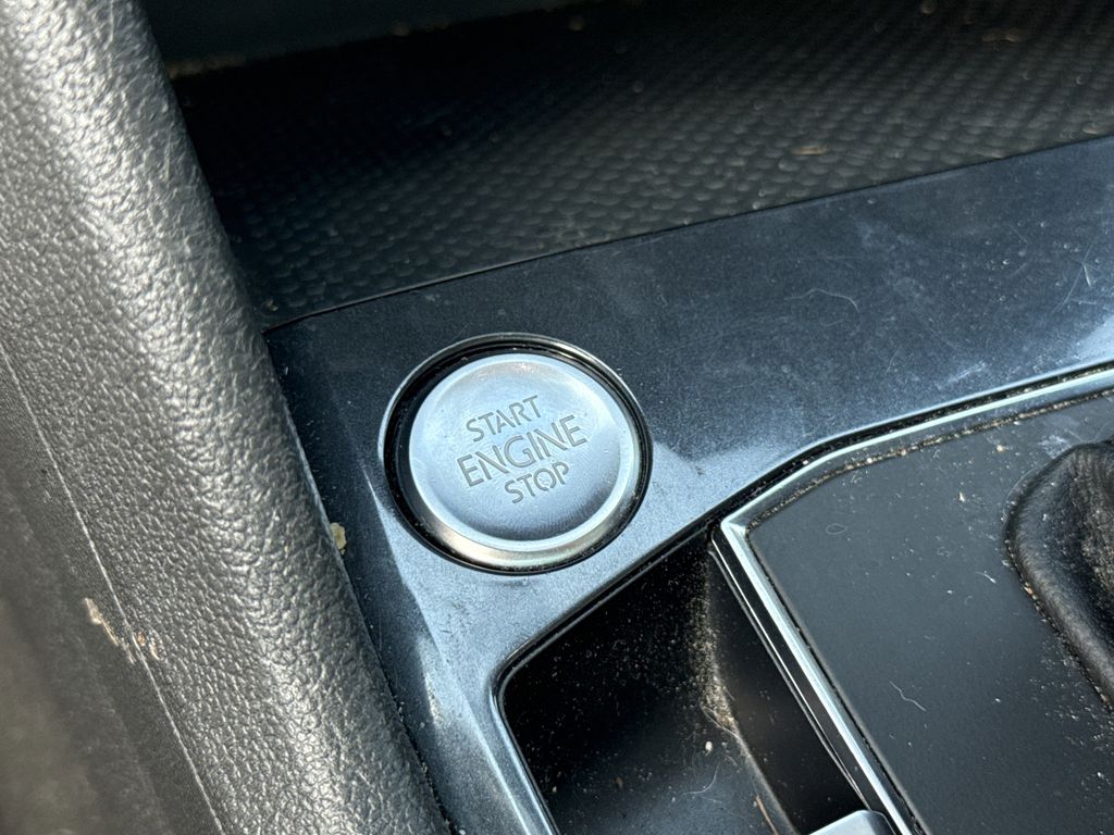 2019 Volkswagen Tiguan 2.0T SEL White at Bravo Nissan