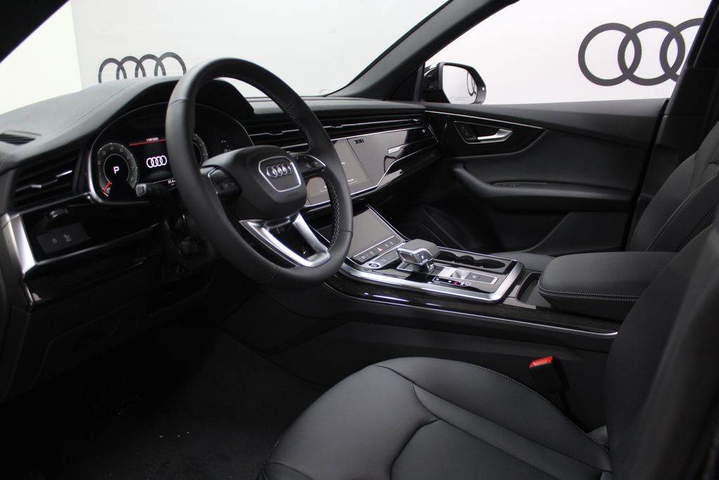 2025 Audi Q8  12