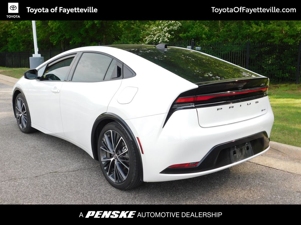 2024 Toyota Prius XLE 3