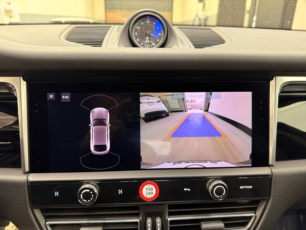 Thumbnail: 2022 Porsche Macan - 17