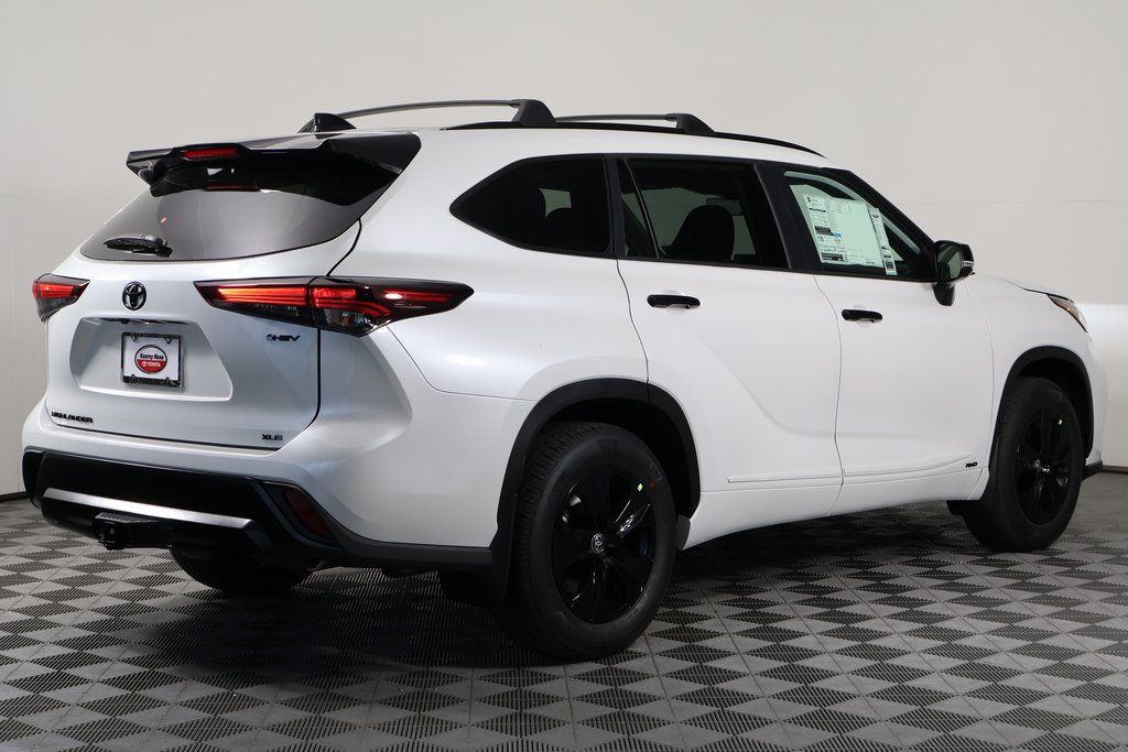 Thumbnail: 2025 Toyota Highlander - 2