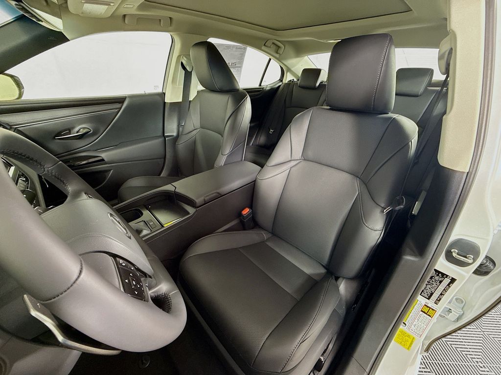 Thumbnail: 2025 Lexus ES - 16
