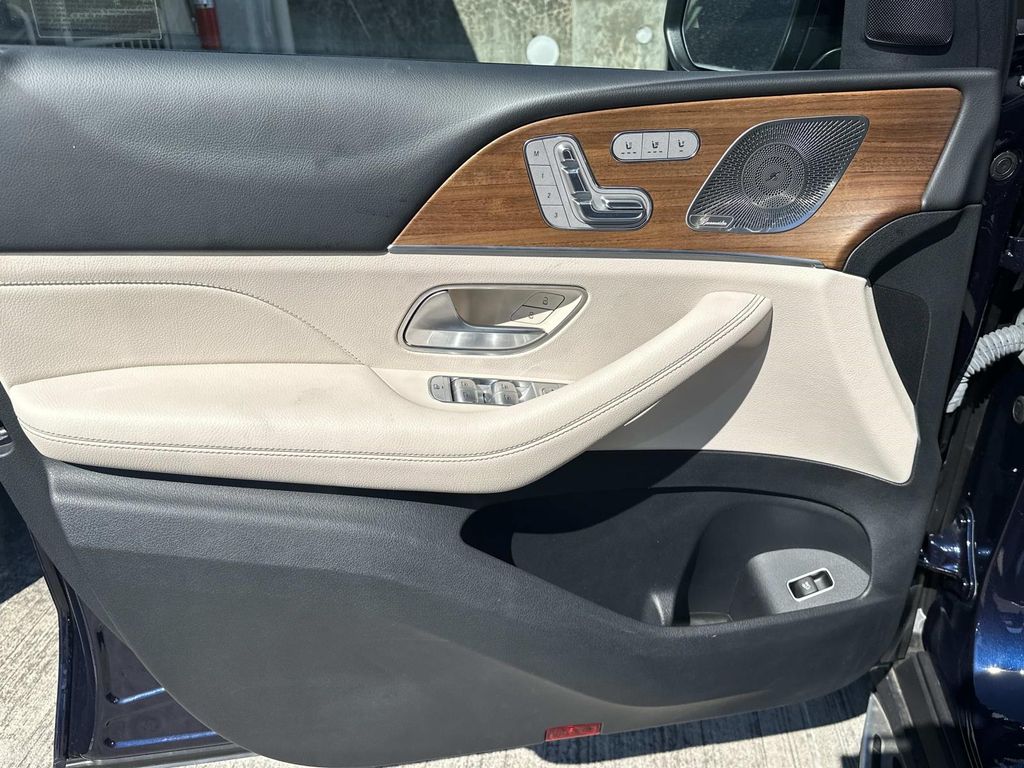 Thumbnail: 2022 Mercedes-Benz GLS - 19