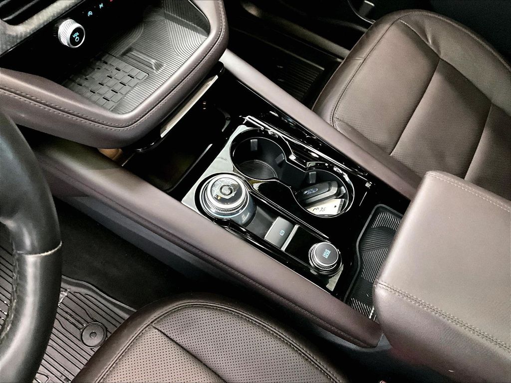 2025 Ford Explorer — photo 21