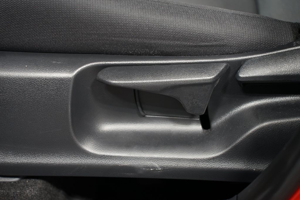 2022 Toyota Corolla Cross LE 31