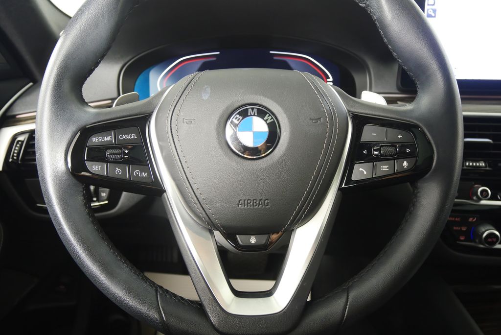 Thumbnail: 2023 BMW 5 Series - 22