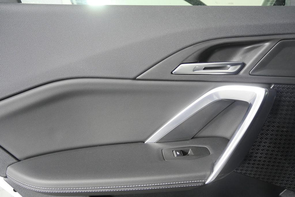 Thumbnail: 2026 BMW X2 - 13