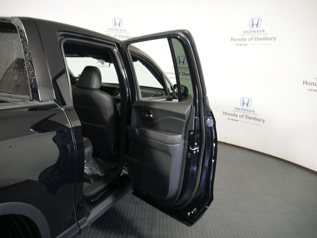 2025 Honda Ridgeline Black Edition 6
