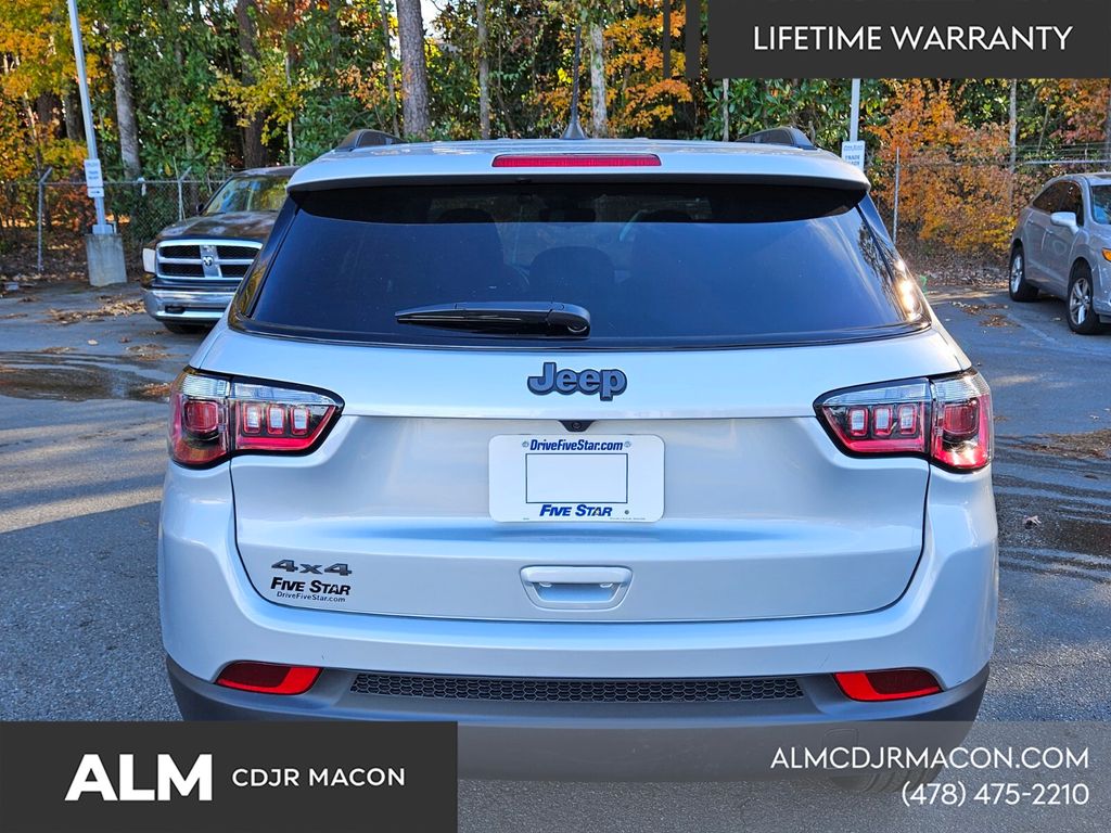 New 2026 Silver Zynith Metallic Clear-Coat Exterior Paint Jeep Latitude image 11