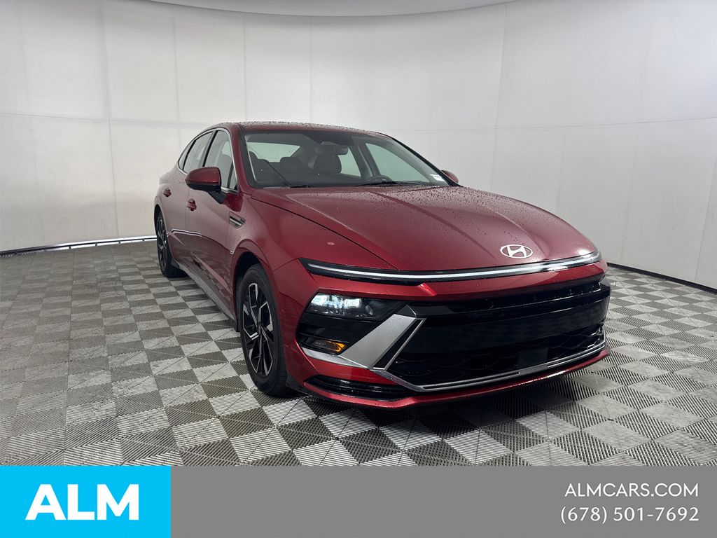 Used 2025 Red Hyundai SEL image 4