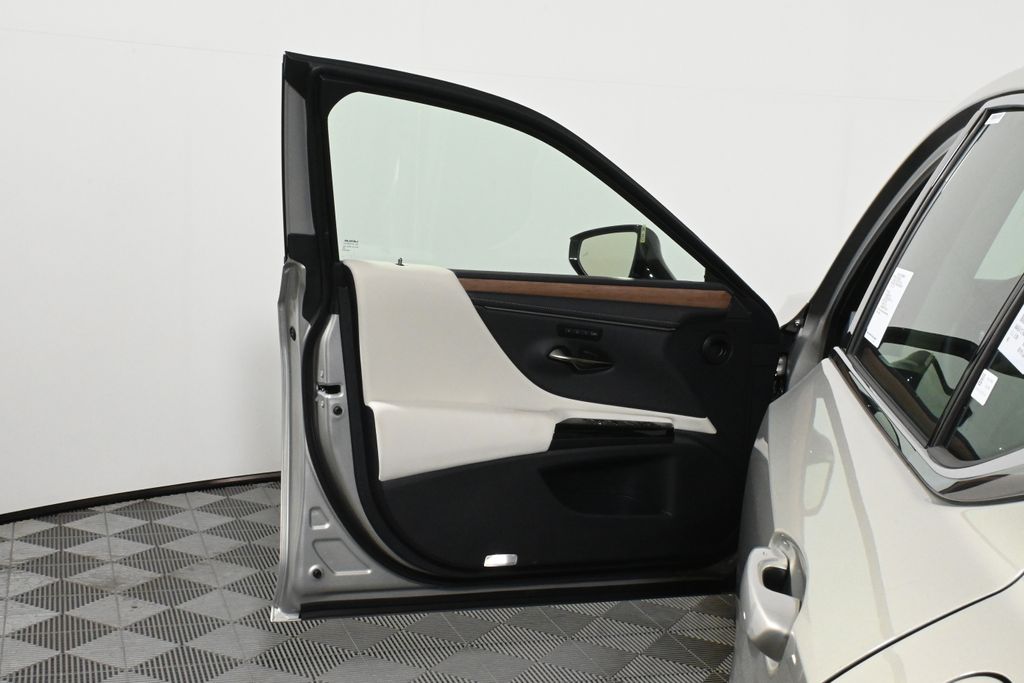 Thumbnail: 2025 Lexus ES - 28