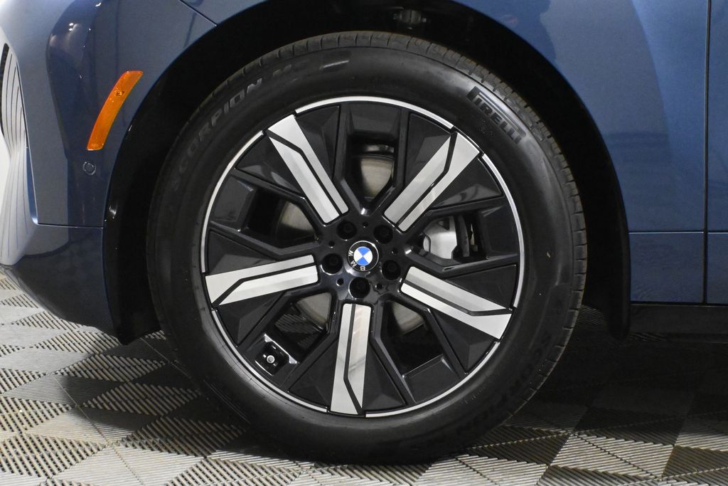 Thumbnail: 2026 BMW iX - 12