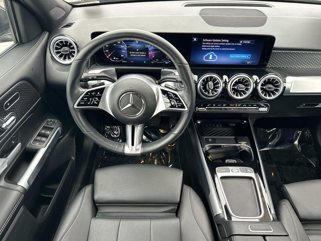 Thumbnail: 2025 Mercedes-Benz GLB - 32