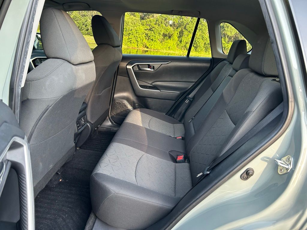 2021 Toyota RAV4 XLE 13